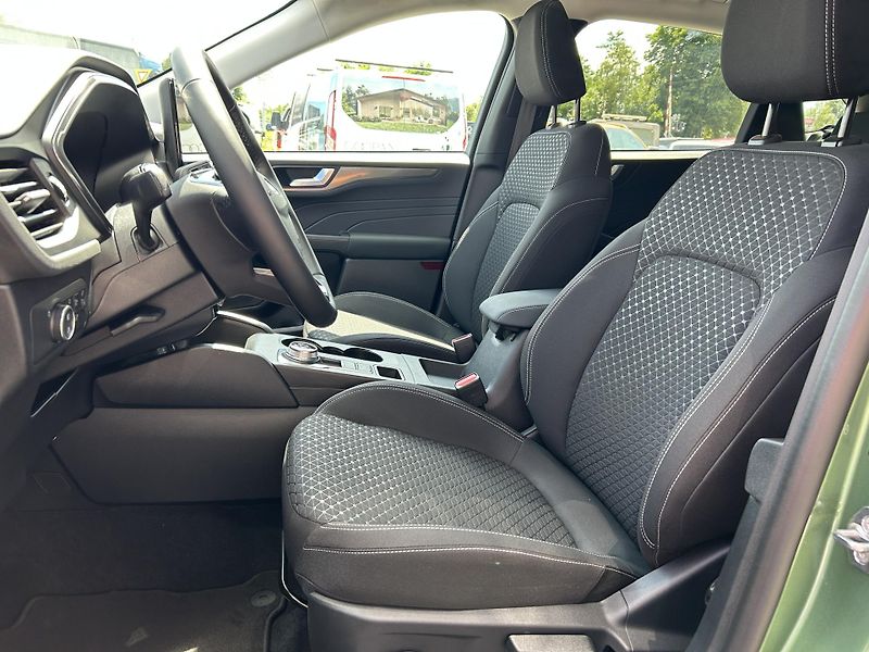 Ford Kuga Top Edition 2.5 HEV 132 kW - fotka 18 z 37