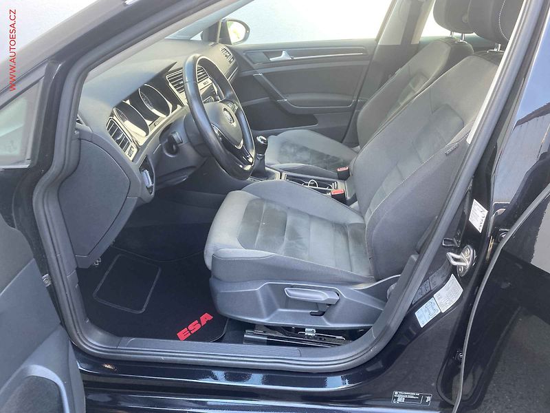 Volkswagen Golf (2017) 1.5 TSi, Highline, LED, navi - fotka 9 z 18