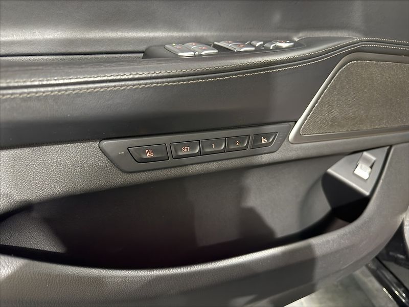 BMW Řada 7 3,0   730D XD LASER MASÁŽE - fotka 9 z 45