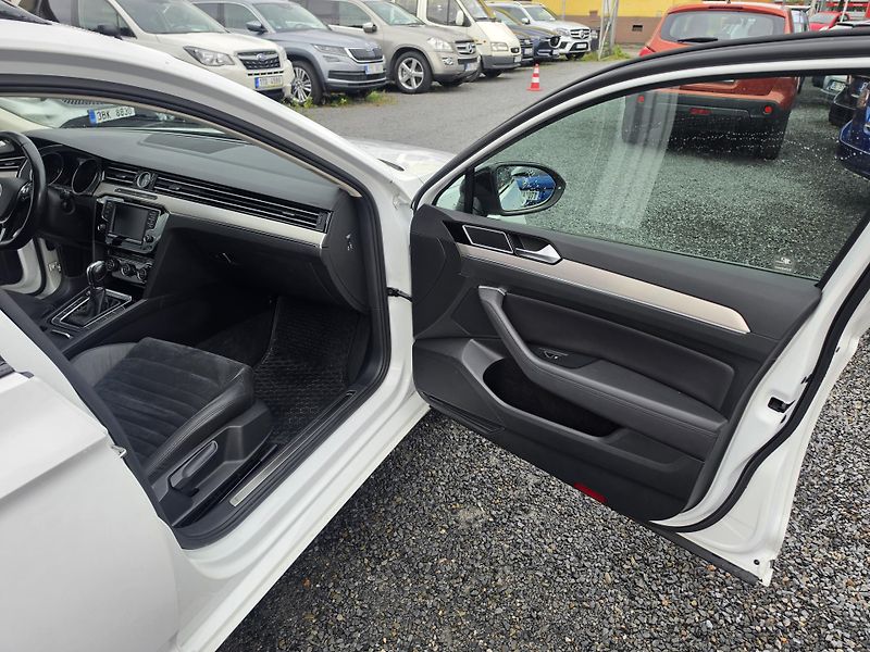 Volkswagen Passat 2.0 TDI DSG Night Paket  - fotka 12 z 24