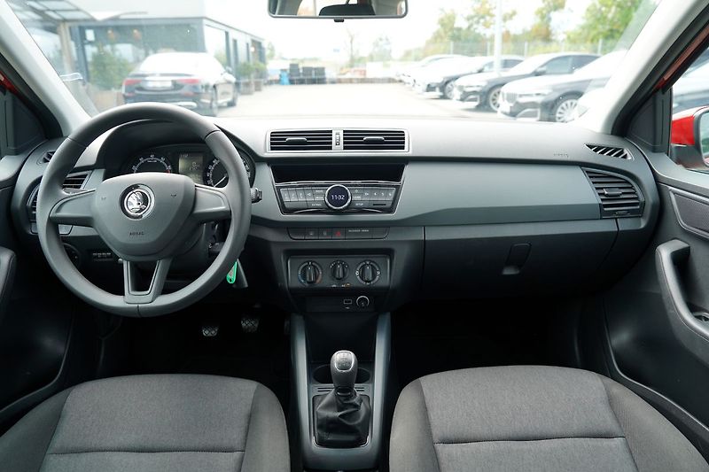 Škoda Fabia 1.0 MPI  75 PS/10.400 km !!!! - fotka 23 z 33