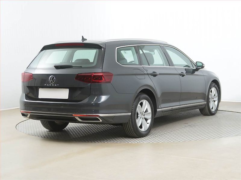 Volkswagen Passat (2020) 2.0 TDI, Kůže, Navi, Tempomat - fotka 5 z 16