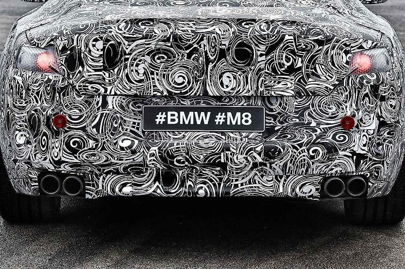 Maskované BMW M8.