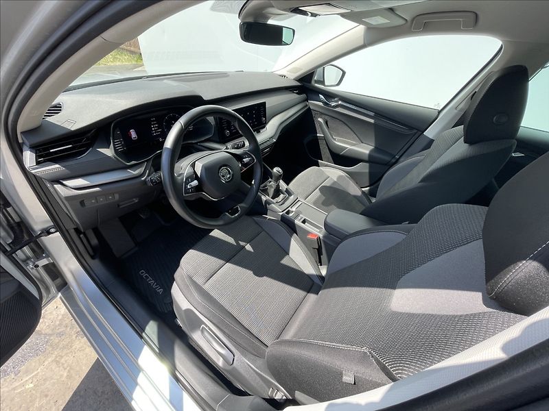 Škoda Octavia 2,0 TDI Combi Ambtion Plus LED - fotka 5 z 24
