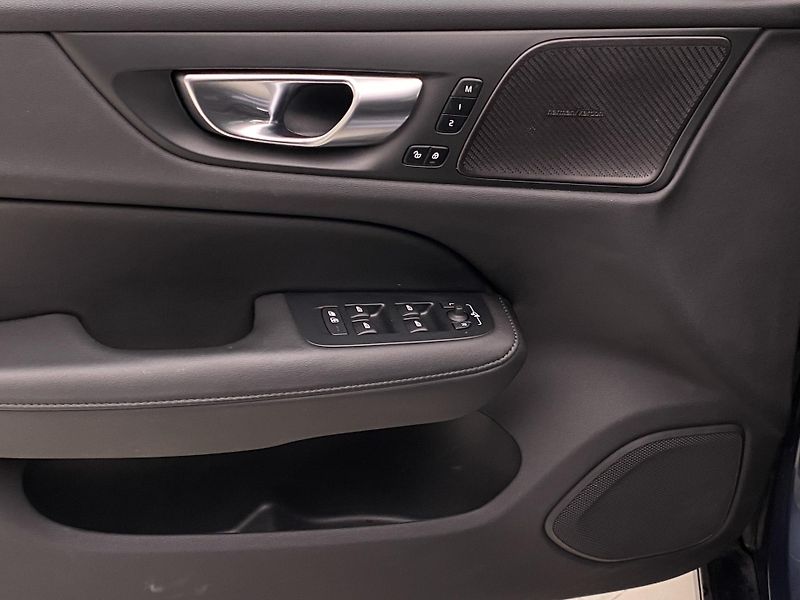 Volvo V60 B4 DARK PLUS AUT CZ - fotka 29 z 54