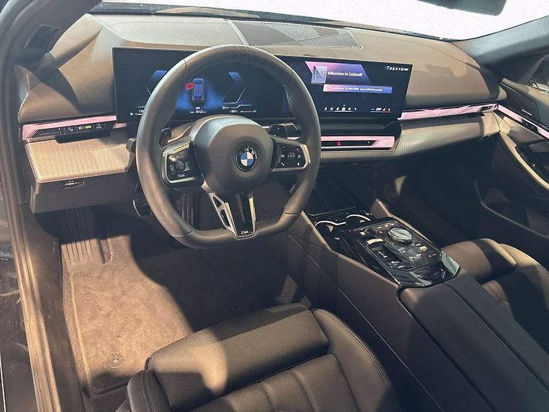 BMW Řada 5 520d xDrive M-Sport ACC H/K - fotka 9 z 12