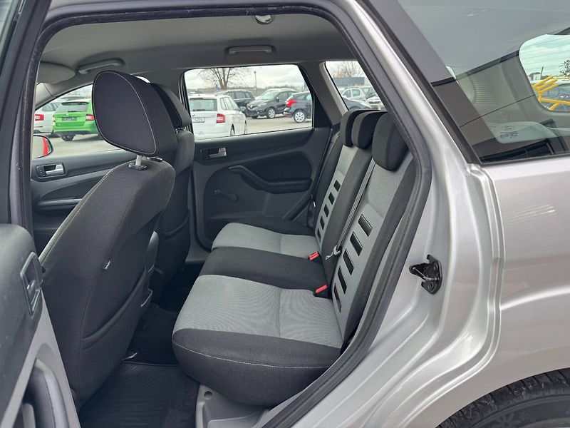 Ford Focus (2011) Trend 1.6 TDCi 80kW - fotka 14 z 31