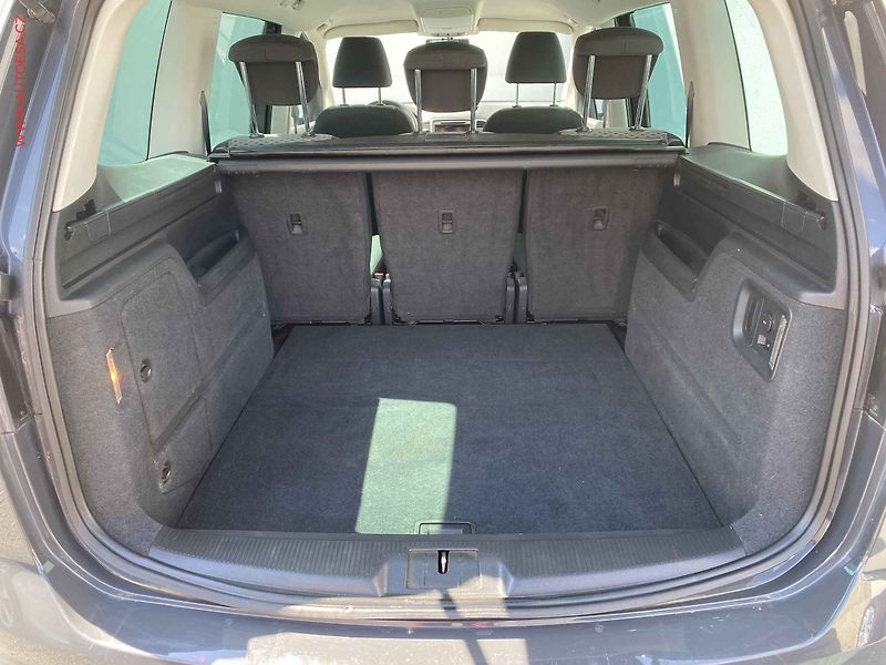 Volkswagen Sharan (2012) 2.0 TDI, 2.maj,ČR, servis - fotka 7 z 17