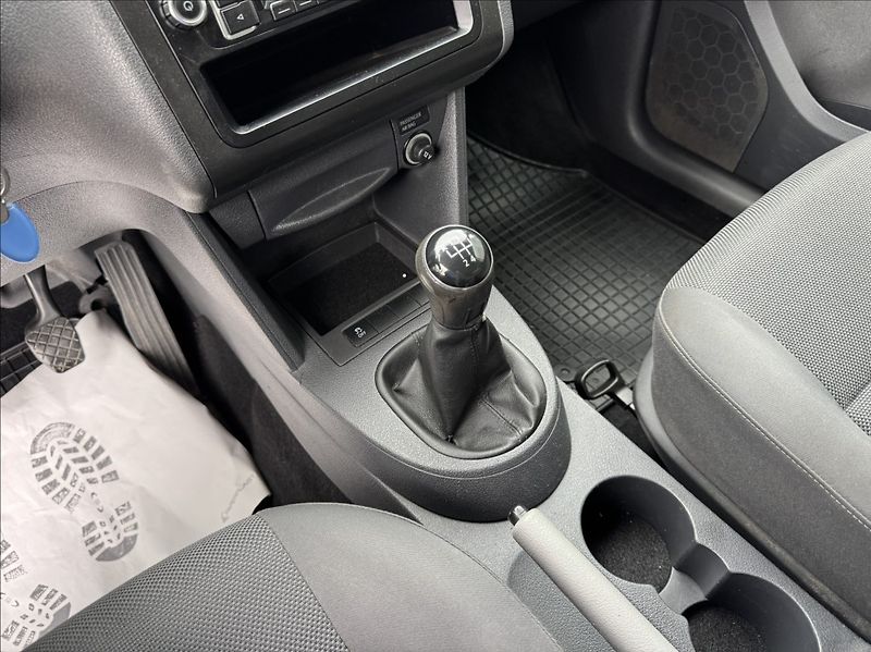 Volkswagen Caddy 1,6 TDI MAXI 7míst Webasto - fotka 36 z 50