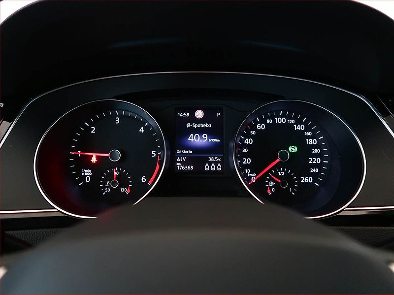 Volkswagen Passat (2021) 2.0 TDI, Automat, Serv.kniha - fotka 11 z 20