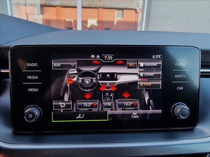 Škoda Scala 1.0TSI 81kW Style,ČR,1.Maj. - fotka 33 z 50
