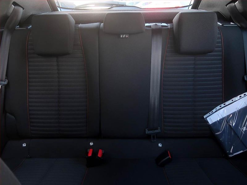 Peugeot 2008 (2021) Active Pack 1.2 PureTech - fotka 10 z 20