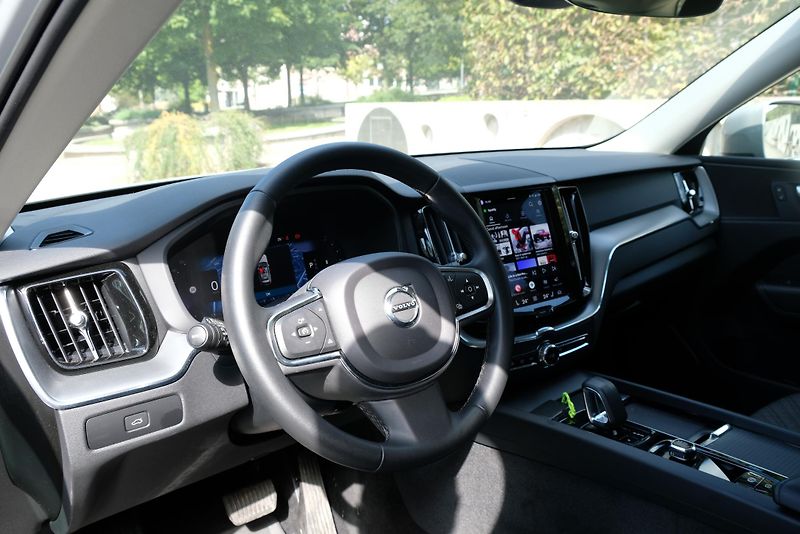 Volvo XC60 (2023) 36t km, záruka, odp. DPH - fotka 5 z 10