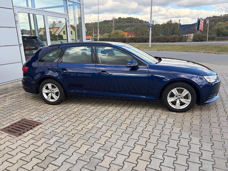 Audi A4 Avant (2019) - fotka 2 z 12