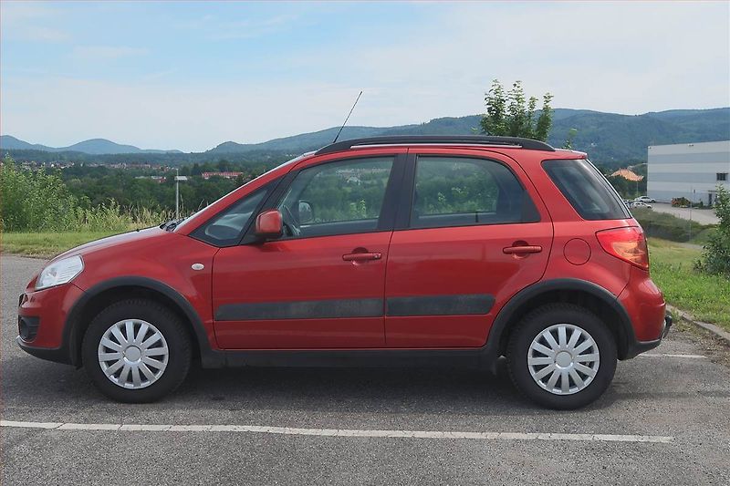 Suzuki SX4 (2010) 1.6 VVT, 4X4, ČR,1.maj - fotka 3 z 14