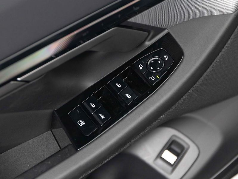 BMW i5 eDrive40 - fotka 17 z 22