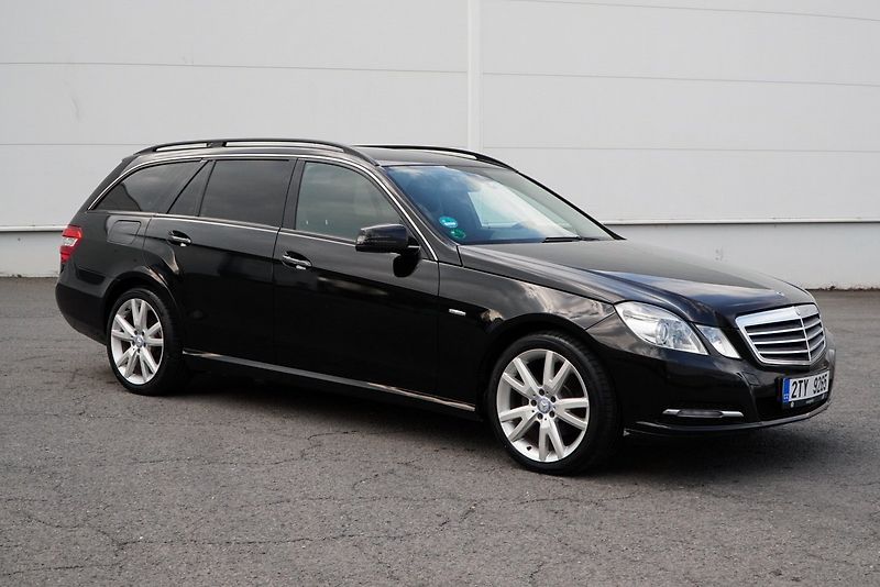 Mercedes-Benz Třídy E 220 CDI BlueEfficiency - fotka 3 z 29