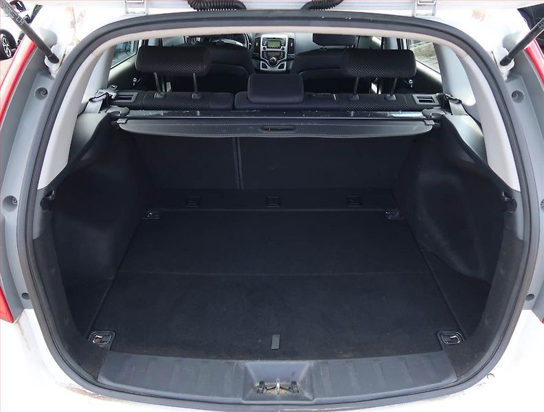 Hyundai i30 (2012) 1.6 CVVT, Tempomat - fotka 13 z 15