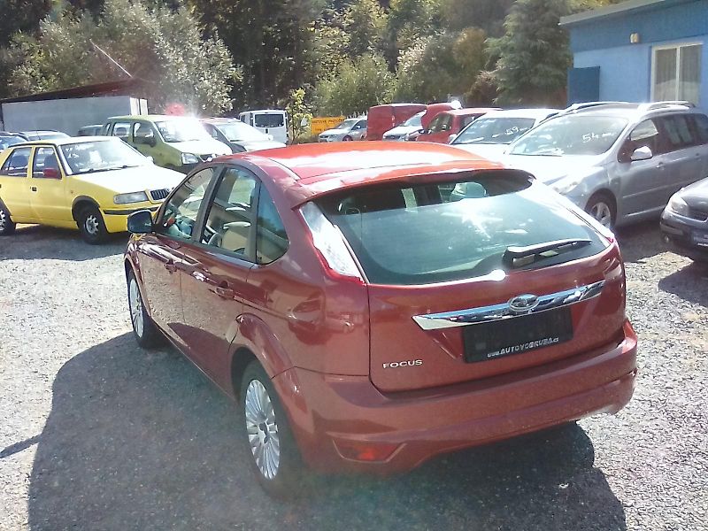 Ford Focus (2009) 1.8i 16V Titanium, 1.majitel - fotka 6 z 28