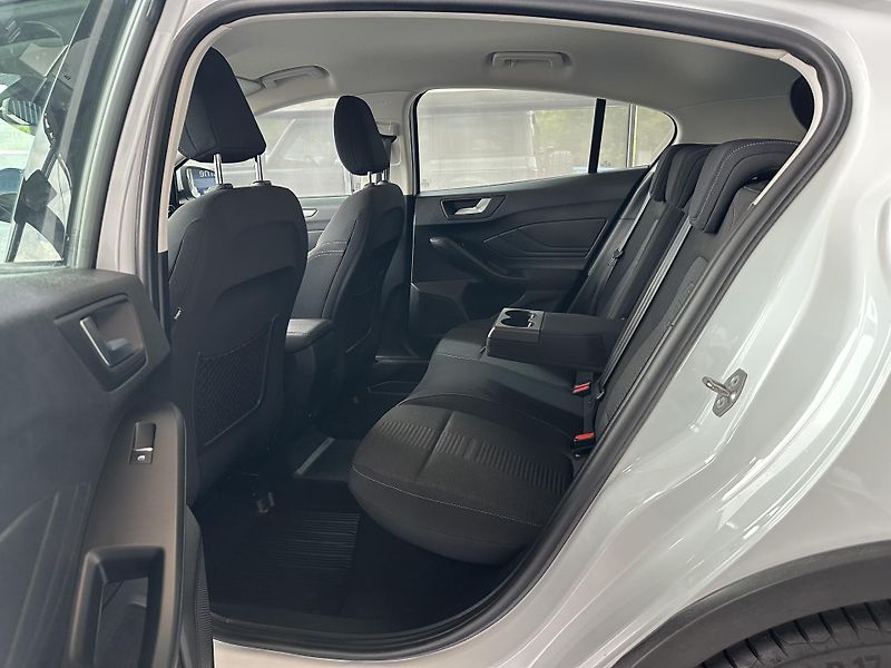 Ford Focus Active 2.0 EB 150k 5dv. aut. - fotka 11 z 27