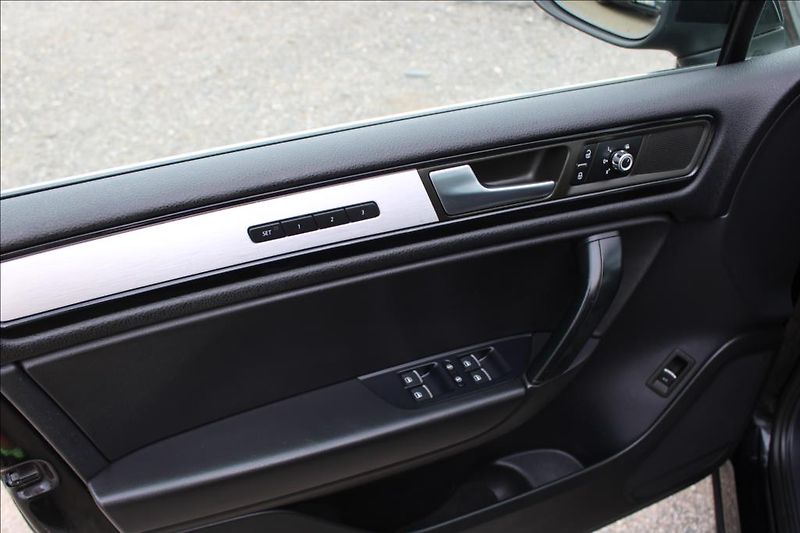 Volkswagen Touareg 3,0 TDi  4 x 4, AUTOMAT, DPH - fotka 20 z 40
