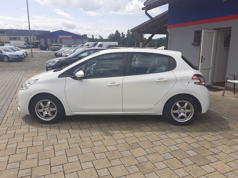 Peugeot 208 (2015) 1.0  PT ,AC,TEMP. - fotka 6 z 31