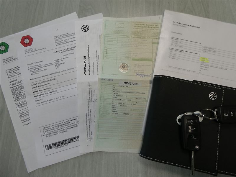 Volkswagen Caddy 2,0 TDi 1.majitel,závěs,tempom - fotka 37 z 49