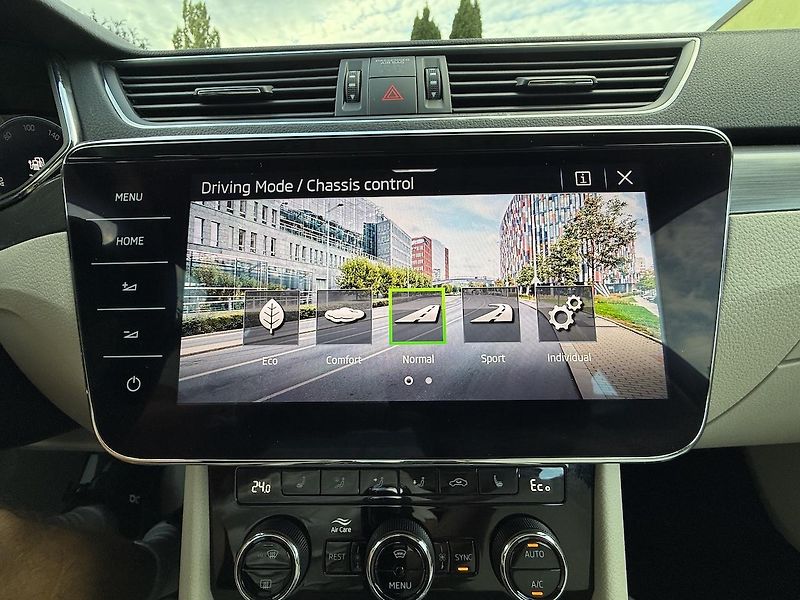 Škoda Superb (2022) iV 1,4TSi 160kW STYLE DCC TAŽN - fotka 22 z 26