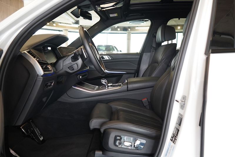 BMW X5 40d xDrive, Nezávislé, Vzduch - fotka 19 z 50