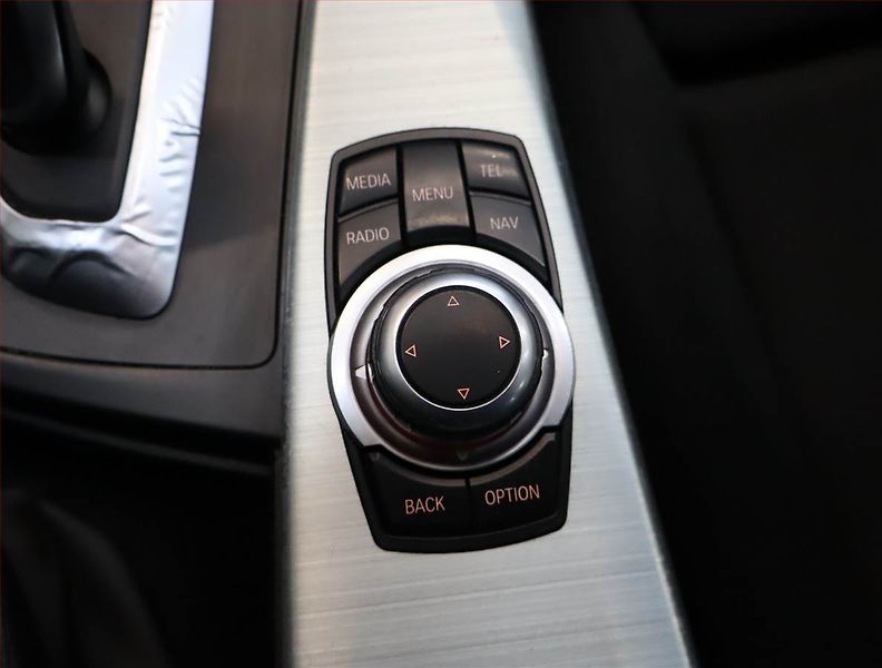 BMW Řada 3 (2015) Sport Line 320d xDrive GT - fotka 17 z 23