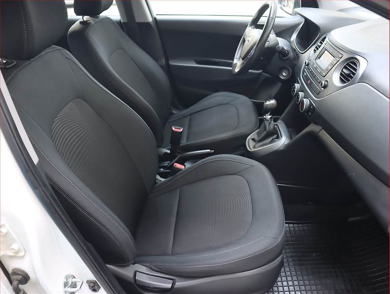 Hyundai i10 (2019) 1.0, Serv.kniha, Tempomat - fotka 9 z 15