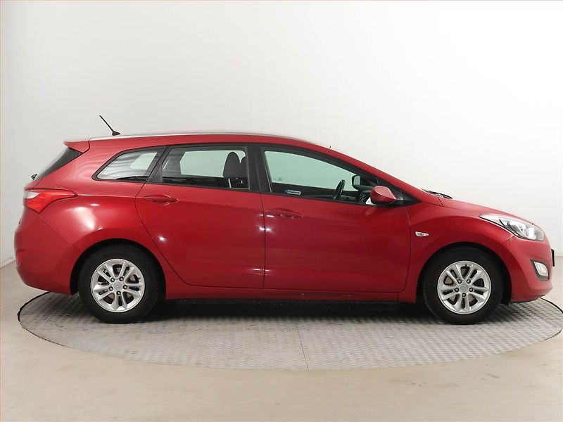Hyundai i30 (2016) 1.6 GDI, Tempomat - fotka 6 z 18