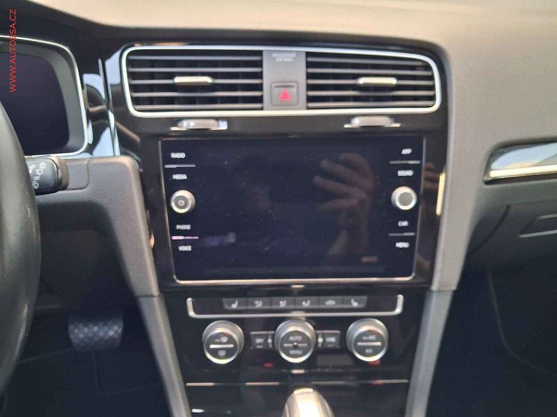 Volkswagen Golf (2018) 1.5TSi, ČR, Highline, DSG - fotka 12 z 17