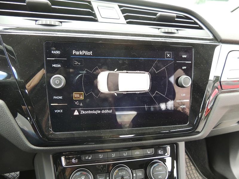 Volkswagen Touran (2018) 1.4TSi,110kw,7míst,Top výbava, - fotka 33 z 55