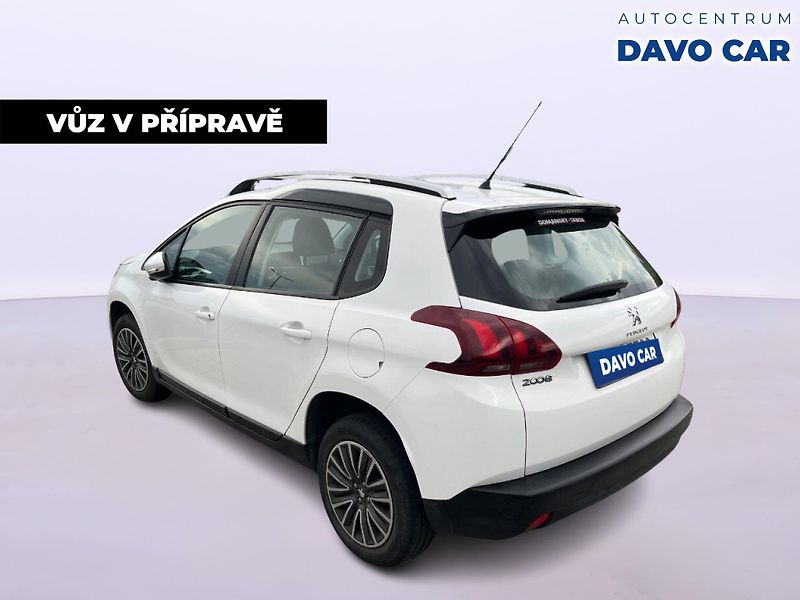 Peugeot 2008 1,2 PureTech 61kW Allure CZ - fotka 2 z 36