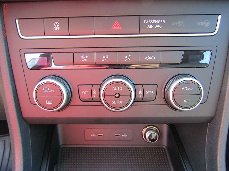 Seat Ateca (2022) 1.5 TSi, ČR, Style, LED - fotka 13 z 16