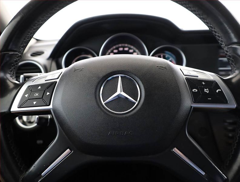 Mercedes-Benz Třídy C (2013) C 200 CDI, Automat, Navi - fotka 8 z 16