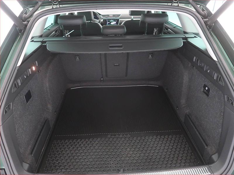 Škoda Superb (2018) Style Plus 2.0 TDI - fotka 12 z 16
