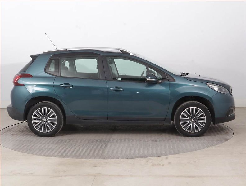 Peugeot 2008 (2018) 1.2 PureTech, Serv.kniha - fotka 6 z 16