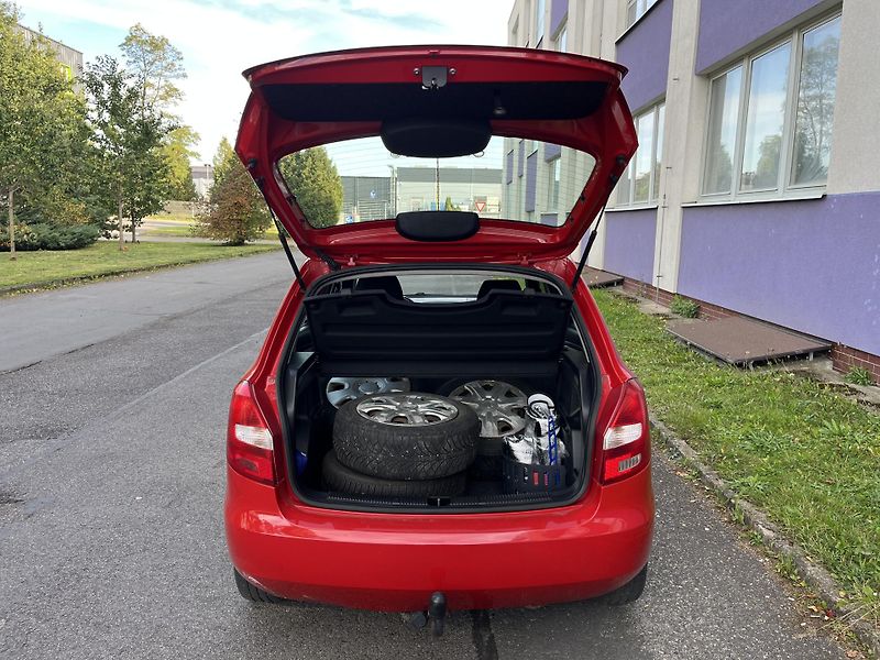 Škoda Fabia 1,2 HTP + pneu zima - fotka 16 z 26