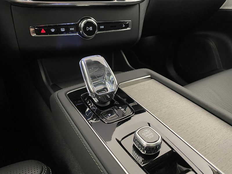 Volvo XC90 T8 AWD RECHARGE ULT REZERVACE - fotka 27 z 68
