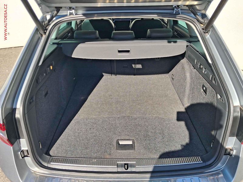 Škoda Superb (2018) 1.8 TSi, L&K, DSG, panor - fotka 7 z 23