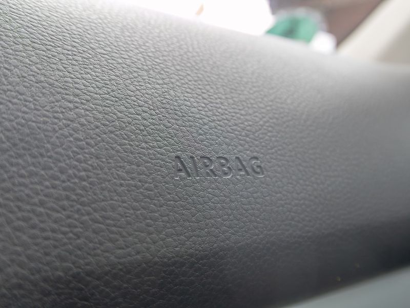 Volkswagen Golf (2010) 1.6TDI 77KW DSG – PO ROZVODECH - fotka 33 z 48