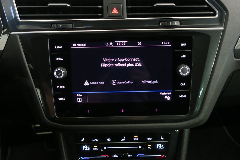 Volkswagen Tiguan (2022) R-line 2,0TDI 147 KW 4M DSG - fotka 27 z 49