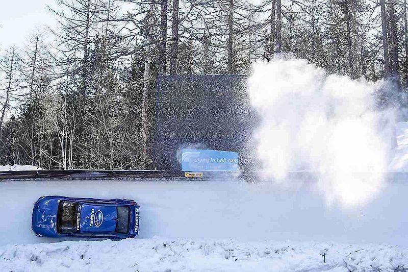 Subaru WRX STI na bobové dráze ve Svatém Mořici.