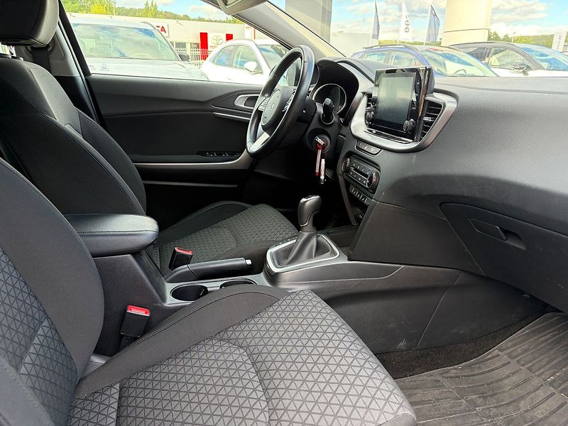Kia Ceed 1.5 T-GDi Exclusive 118kW - fotka 7 z 9