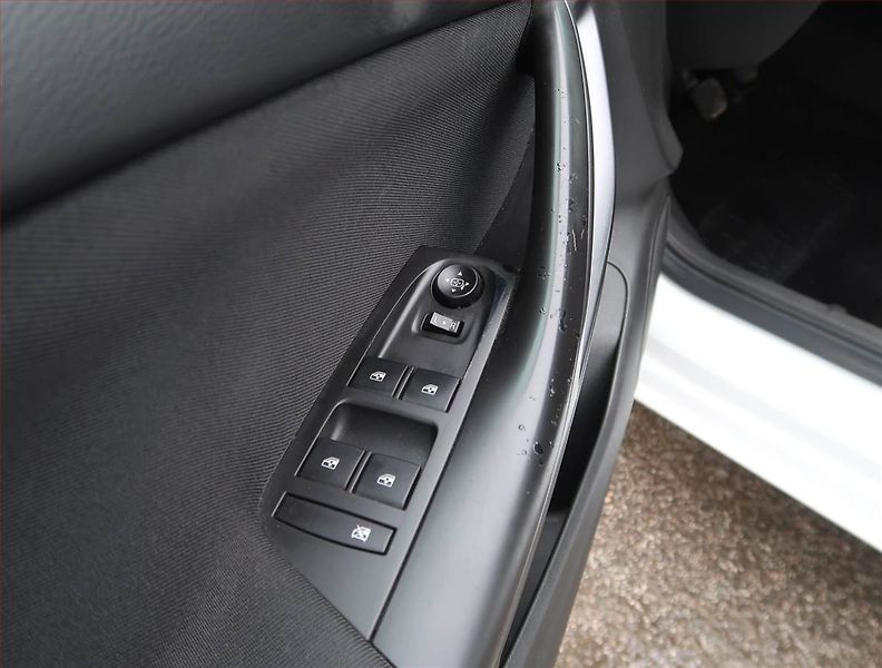 Opel Astra (2016) Selection 1.4 16V, Serv.kniha - fotka 16 z 16