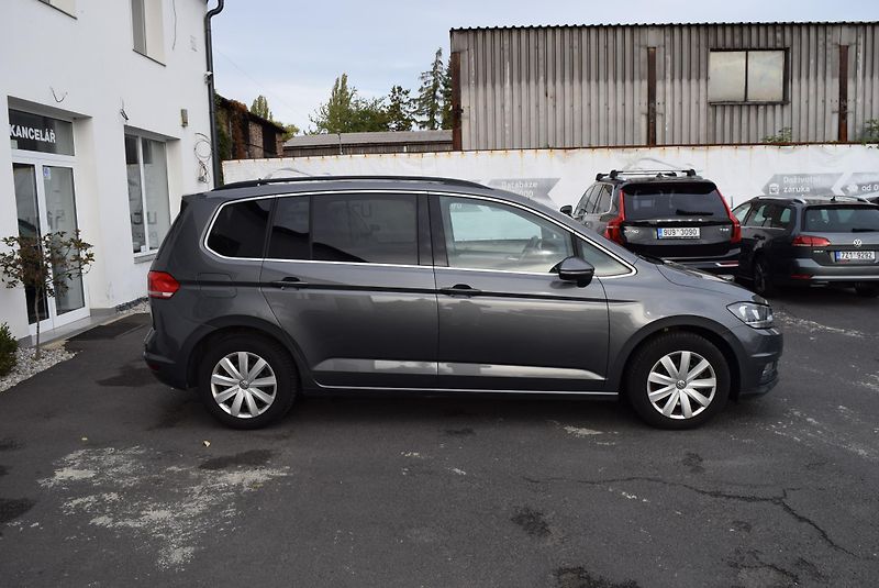 Volkswagen Touran (2017) 1.2TSI 81kw CLBMT 7MÍST TAŽNÉ - fotka 6 z 45