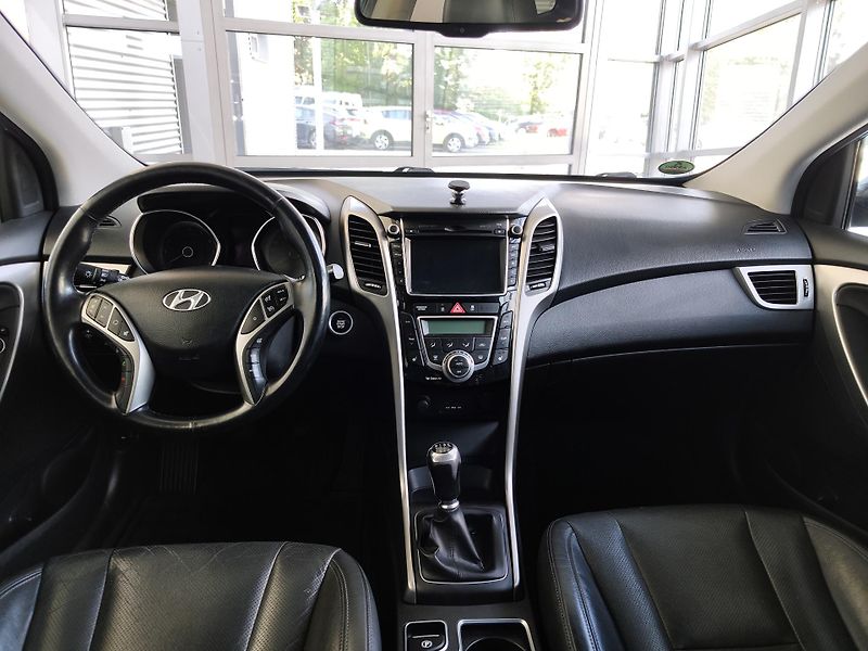 Hyundai i30 (2014) 1.6GDi 99kW Premium - fotka 10 z 23