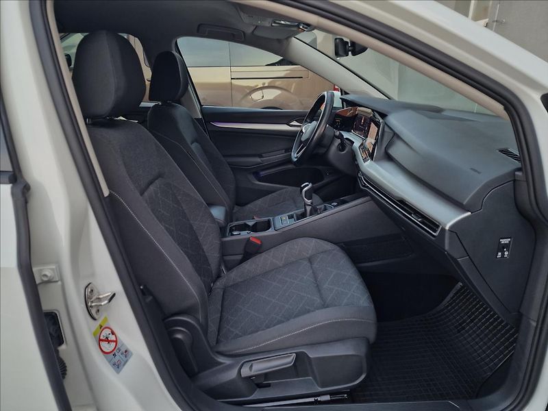 Volkswagen Golf 2.0TDI 85kW Life Variant,1Maj - fotka 14 z 50
